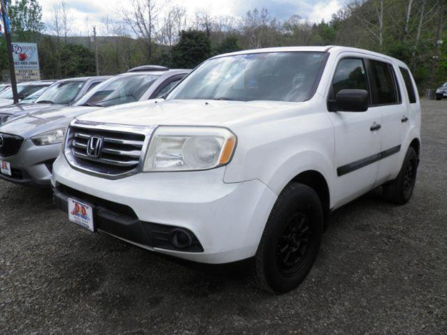2013 WHITE Honda Pilot LX (5FNYF4H20DB) with an 3.5L V6 engine, AT transmission, located at 19521 New George's Creek Rd SW, Barton, MD, 21521, (301) 463-2404, 39.524323, -79.017906 - Photo#0