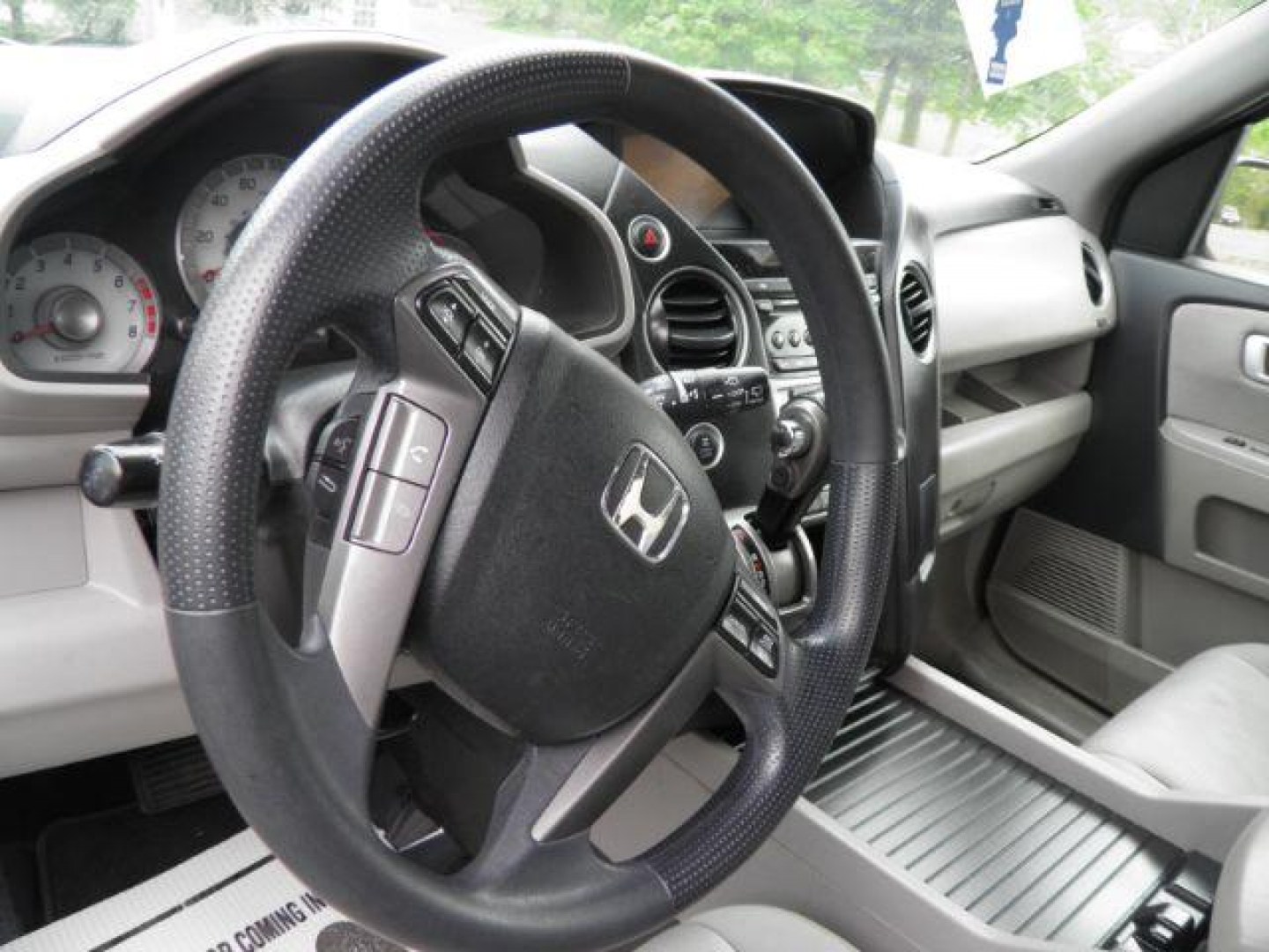 2013 WHITE Honda Pilot LX (5FNYF4H20DB) with an 3.5L V6 engine, AT transmission, located at 19521 New George's Creek Rd SW, Barton, MD, 21521, (301) 463-2404, 39.524323, -79.017906 - Photo#2