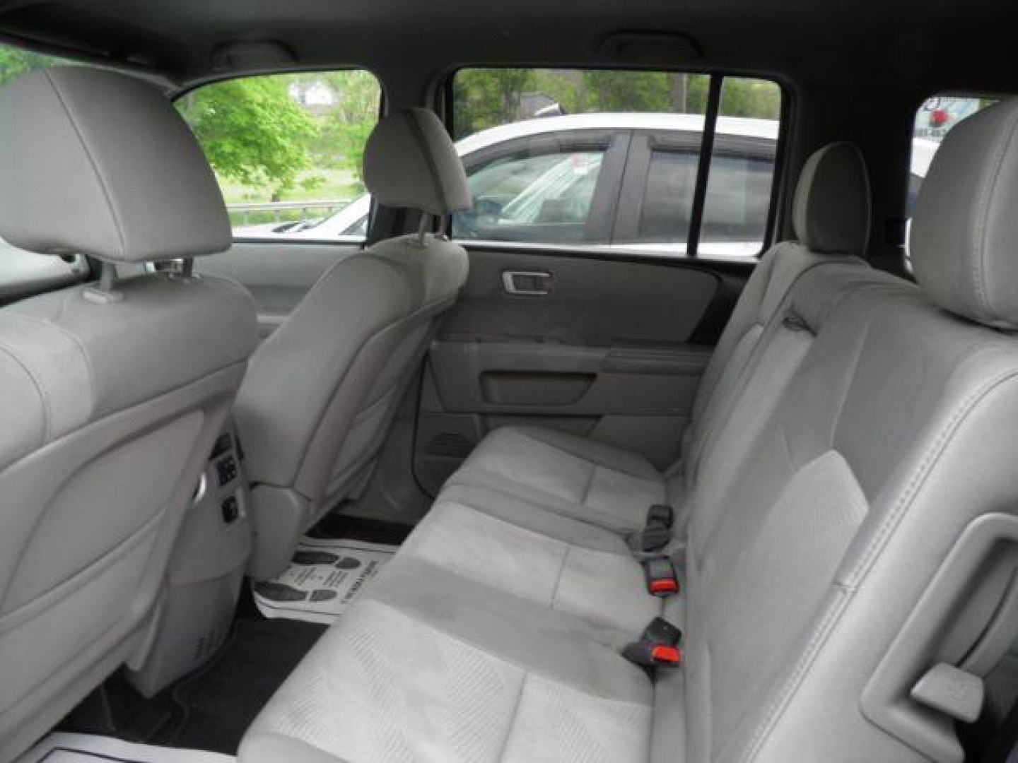 2013 WHITE Honda Pilot LX (5FNYF4H20DB) with an 3.5L V6 engine, AT transmission, located at 19521 New George's Creek Rd SW, Barton, MD, 21521, (301) 463-2404, 39.524323, -79.017906 - Photo#3
