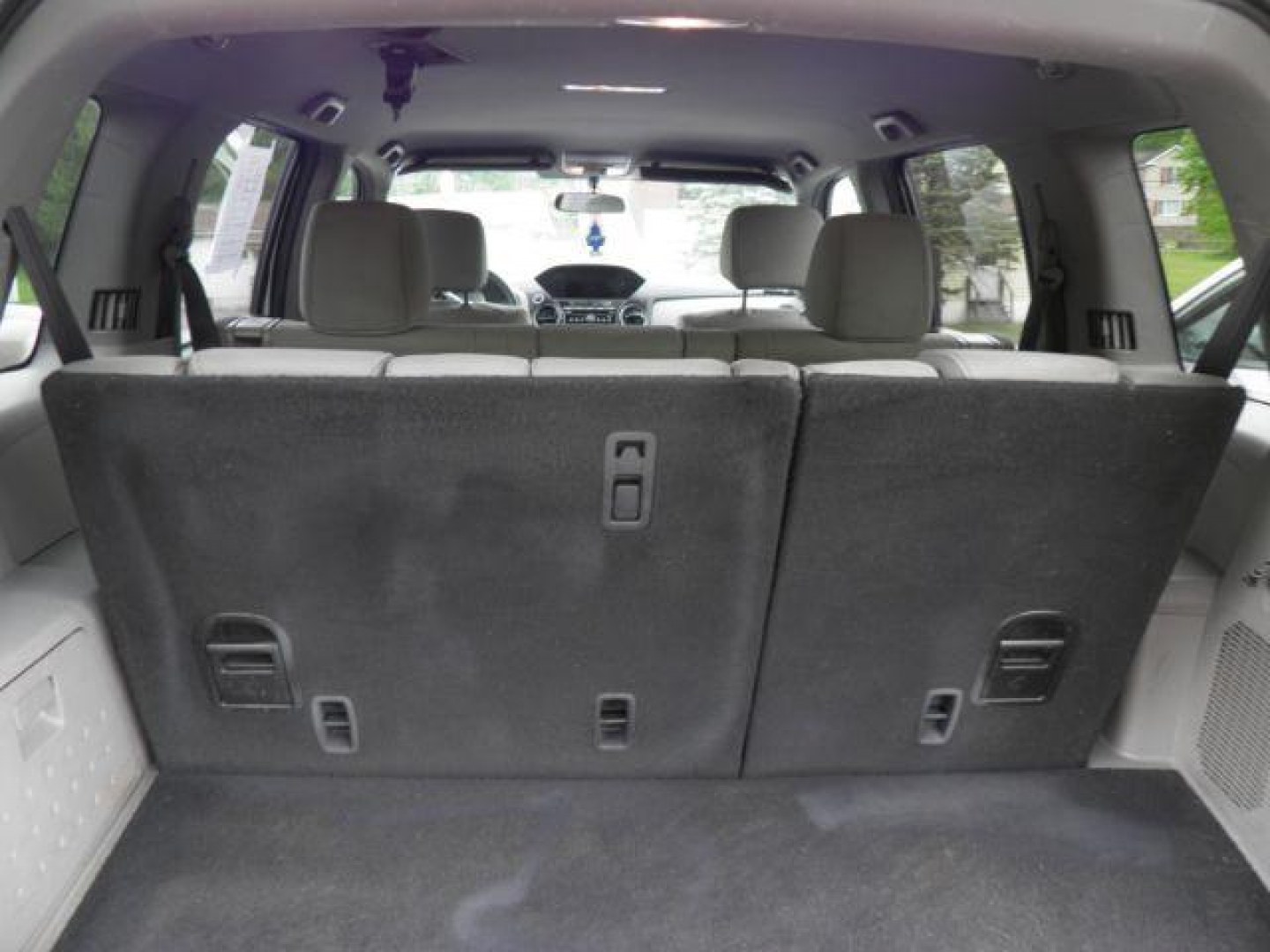 2013 WHITE Honda Pilot LX (5FNYF4H20DB) with an 3.5L V6 engine, AT transmission, located at 19521 New George's Creek Rd SW, Barton, MD, 21521, (301) 463-2404, 39.524323, -79.017906 - Photo#4