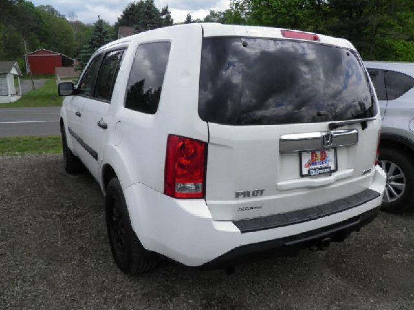 2013 WHITE Honda Pilot LX (5FNYF4H20DB) with an 3.5L V6 engine, AT transmission, located at 19521 New George's Creek Rd SW, Barton, MD, 21521, (301) 463-2404, 39.524323, -79.017906 - Photo#5