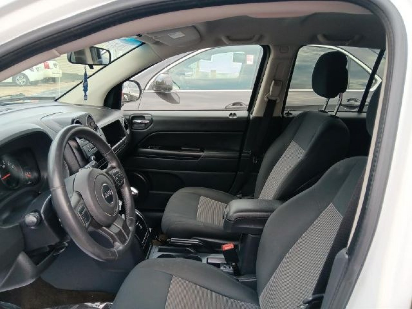 2013 WHITE Jeep Compass Latitude (1C4NJDEB6DD) with an 2.4L L4 engine, AT transmission, located at 19521 New George's Creek Rd SW, Barton, MD, 21521, (301) 463-2404, 39.524323, -79.017906- Photo#1