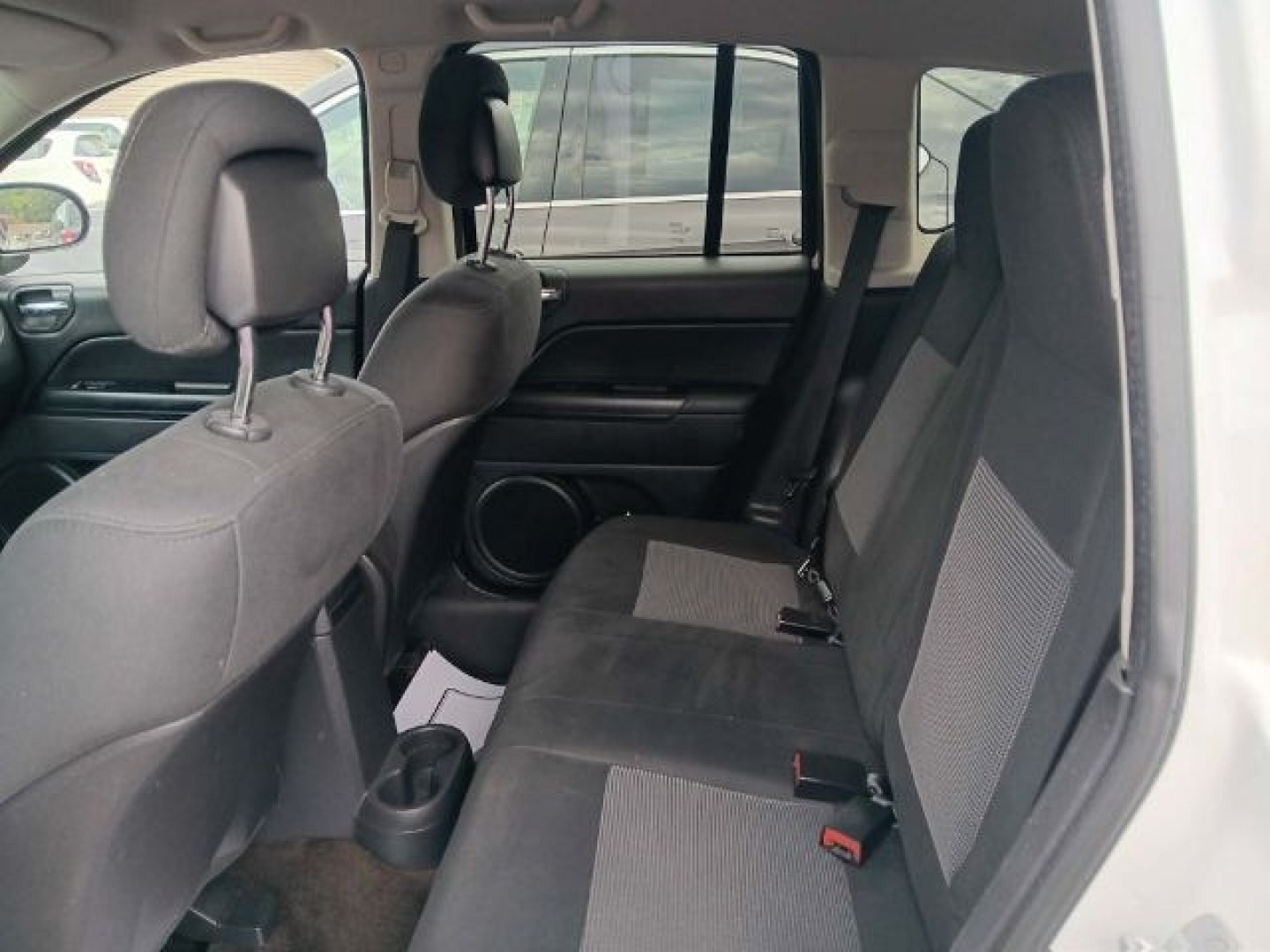 2013 WHITE Jeep Compass Latitude (1C4NJDEB6DD) with an 2.4L L4 engine, AT transmission, located at 19521 New George's Creek Rd SW, Barton, MD, 21521, (301) 463-2404, 39.524323, -79.017906- Photo#2