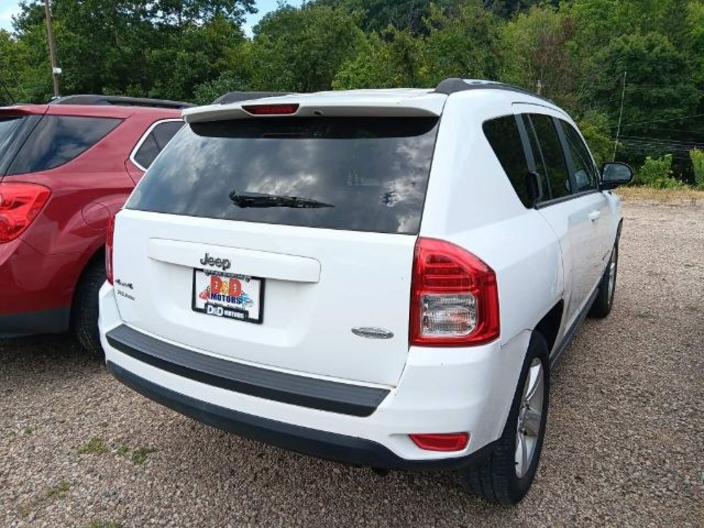 2013 WHITE Jeep Compass Latitude (1C4NJDEB6DD) with an 2.4L L4 engine, AT transmission, located at 19521 New George's Creek Rd SW, Barton, MD, 21521, (301) 463-2404, 39.524323, -79.017906- Photo#4