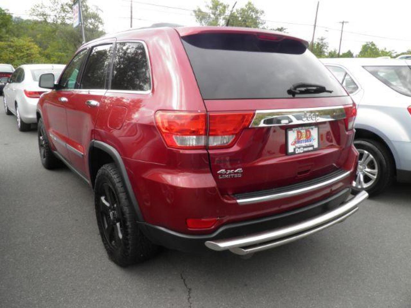 2013 Red Jeep Grand Cherokee Limited 4WD (1C4RJFBT0DC) with an 5.7L V8 engine, AT transmission, located at 15520 McMullen Hwy SW, Belair, MD, 21502, (301) 729-3700, 39.581375, -78.846451 - Photo#5