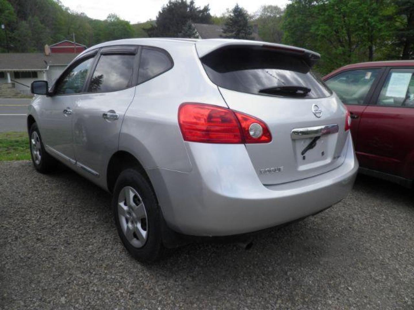 2013 Silver Nissan Rogue S AWD (JN8AS5MV3DW) with an 2.5L I4 engine, AT transmission, located at 15520 McMullen Hwy SW, Belair, MD, 21502, (301) 729-3700, 39.581375, -78.846451 - Photo#5