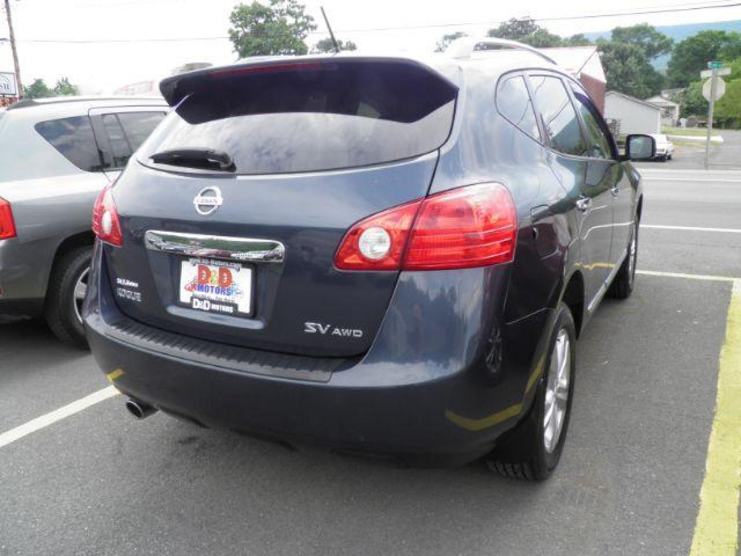 2013 GRAY Nissan Rogue SV AWD (JN8AS5MV5DW) with an 2.5 L4 engine, CVT transmission, located at 15520 McMullen Hwy SW, Belair, MD, 21502, (301) 729-3700, 39.581375, -78.846451 - Photo#5