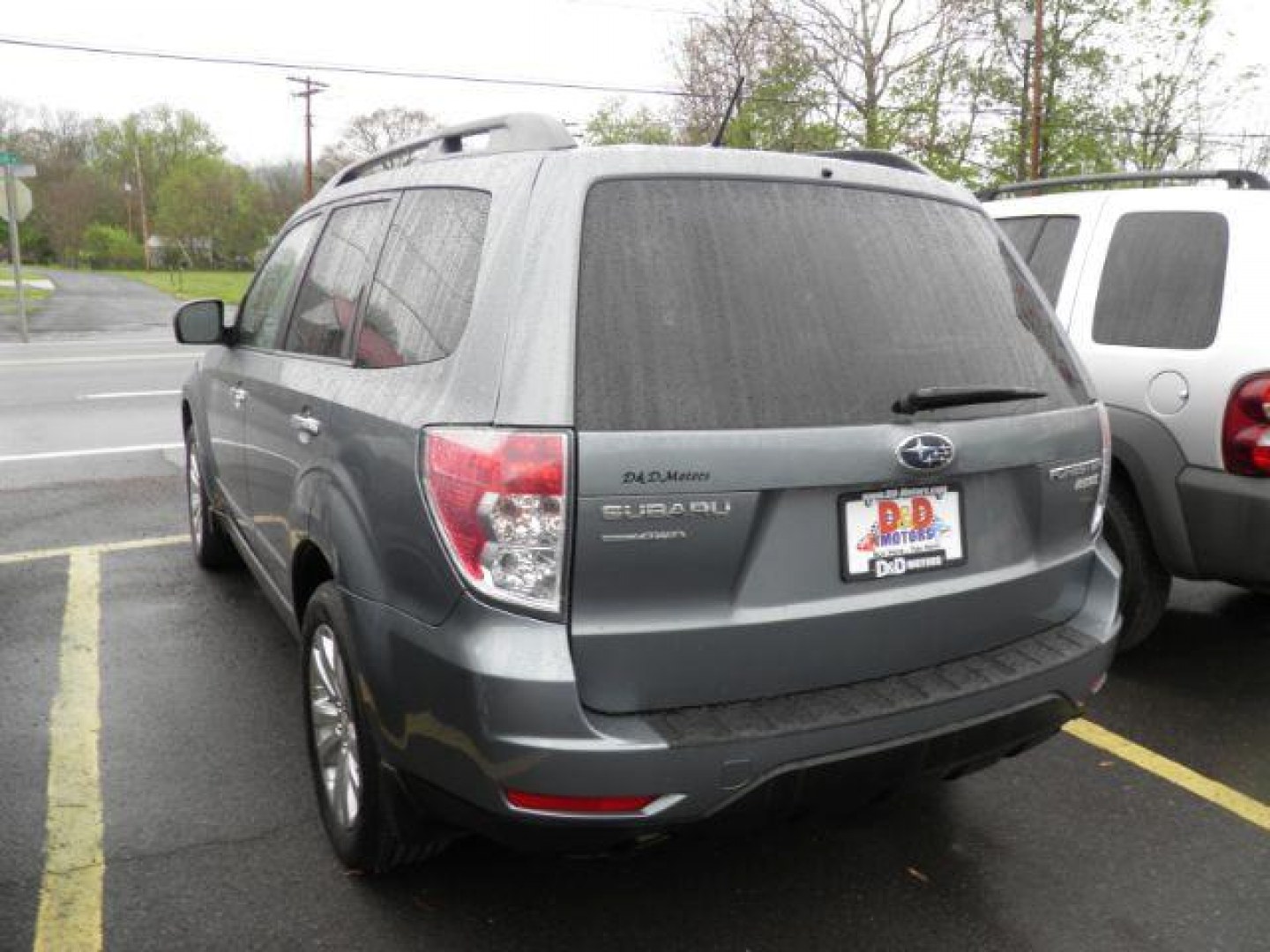 2013 GRAY Subaru Forester 2.5X Premium (JF2SHADC3DH) with an 2.5 L4 engine, AT transmission, located at 15520 McMullen Hwy SW, Belair, MD, 21502, (301) 729-3700, 39.581375, -78.846451 - Photo#4