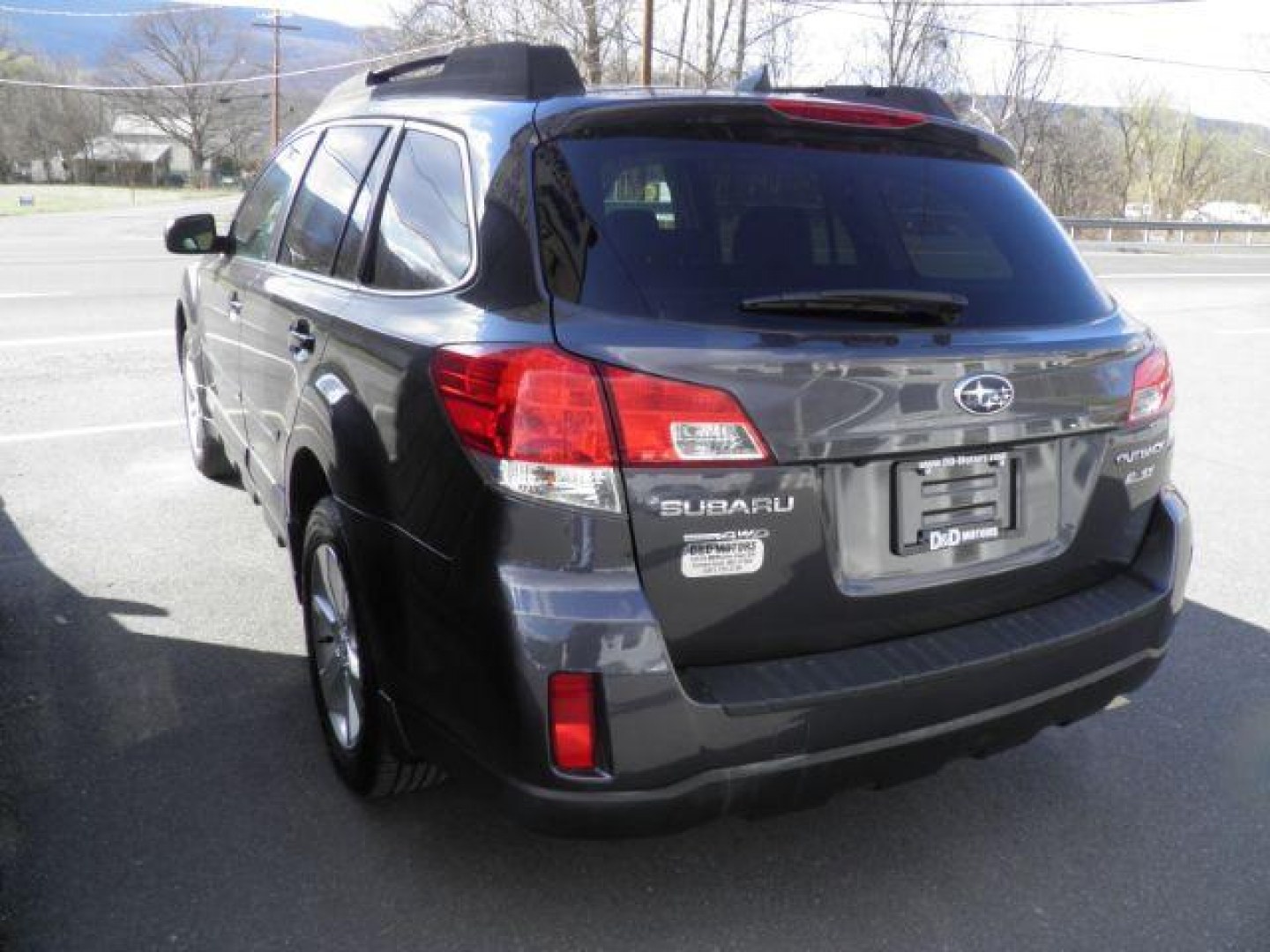 2013 GRAY Subaru Outback 2.5i Limited (4S4BRBKC8D3) with an 2.5 L4 engine, located at 15520 McMullen Hwy SW, Belair, MD, 21502, (301) 729-3700, 39.581375, -78.846451 - Photo#5