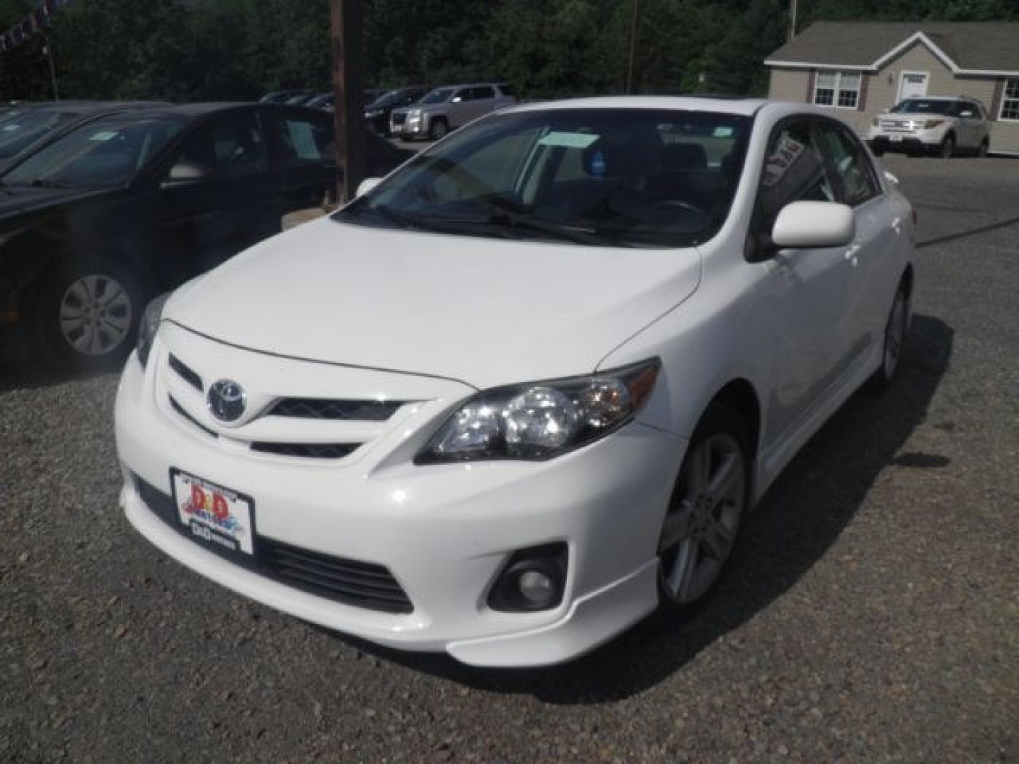 2013 WHITE Toyota Corolla S (2T1BU4EEXDC) with an 1.8L L4 engine, AT transmission, located at 19521 New George's Creek Rd SW, Barton, MD, 21521, (301) 463-2404, 39.524323, -79.017906- Photo#0