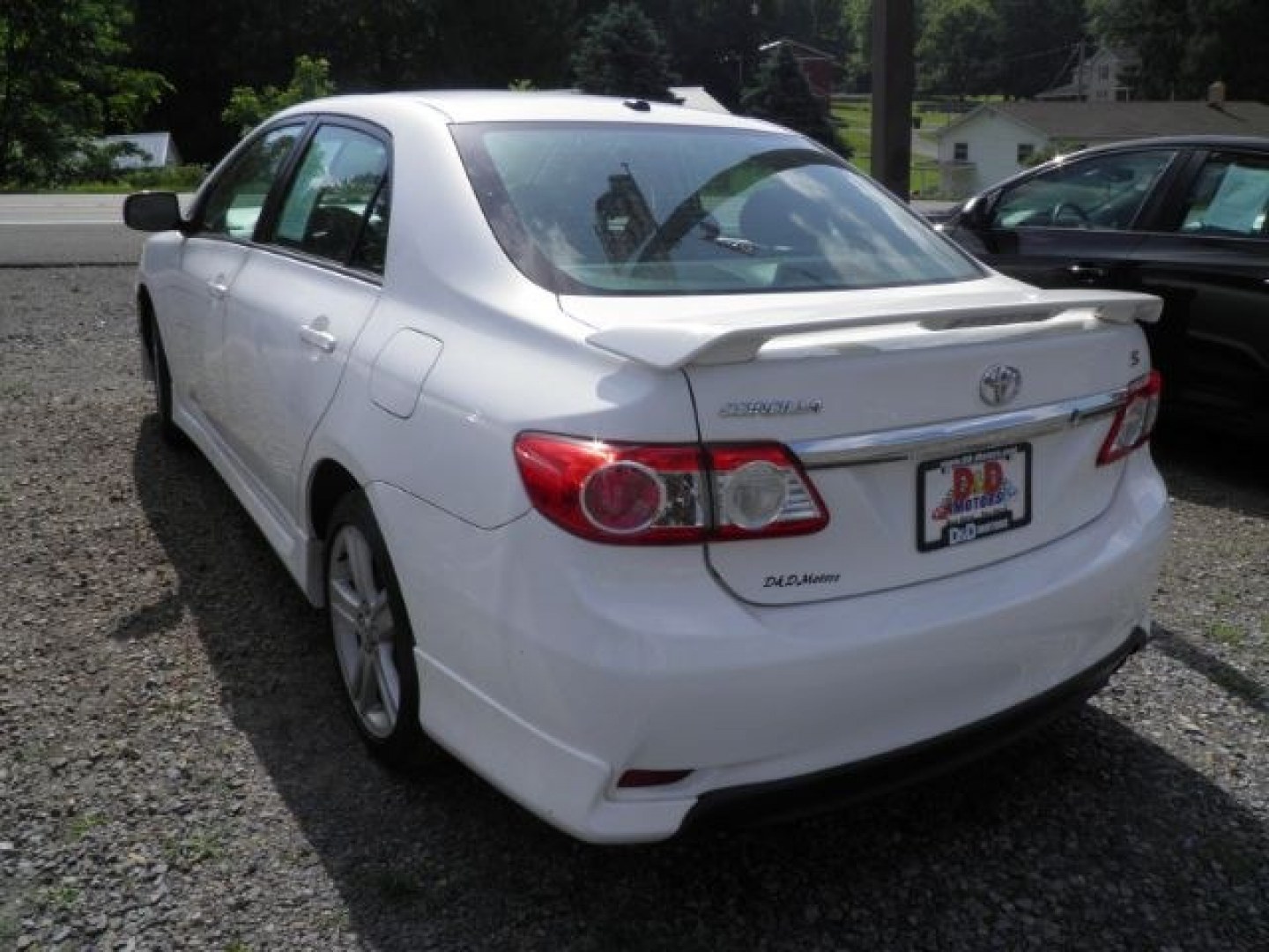 2013 WHITE Toyota Corolla S (2T1BU4EEXDC) with an 1.8L L4 engine, AT transmission, located at 19521 New George's Creek Rd SW, Barton, MD, 21521, (301) 463-2404, 39.524323, -79.017906- Photo#4