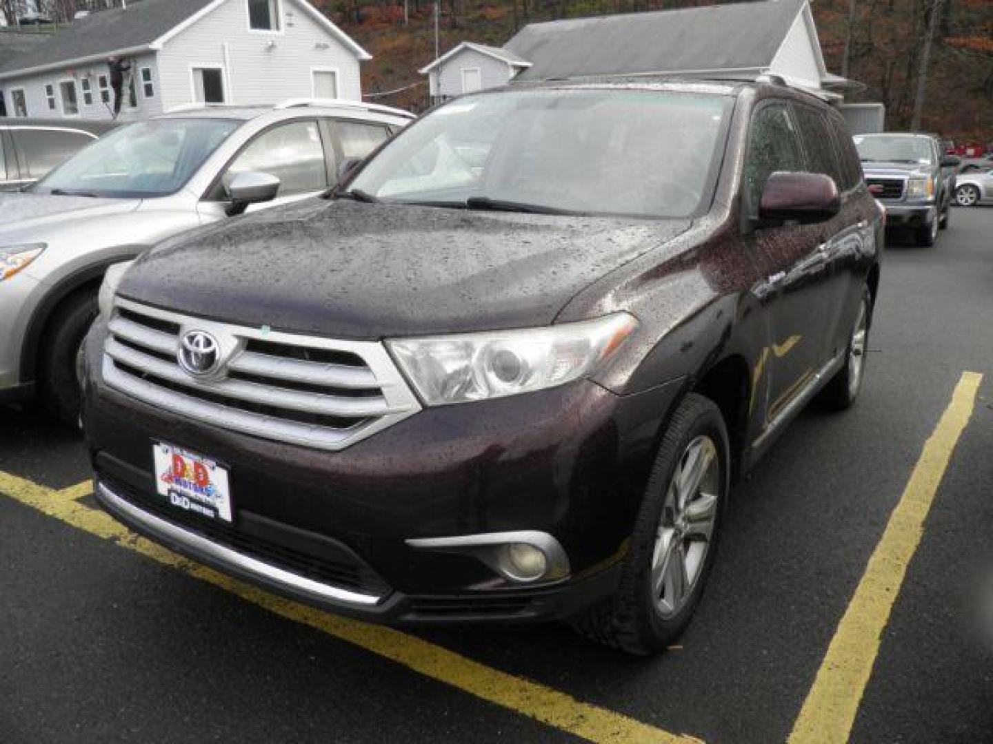 2013 Burgundy Toyota Highlander Limited V6 (5TDDK3EHXDS) with an 3.5L V6 engine, AT transmission, located at 15520 McMullen Hwy SW, Belair, MD, 21502, (301) 729-3700, 39.581375, -78.846451 - Photo#0