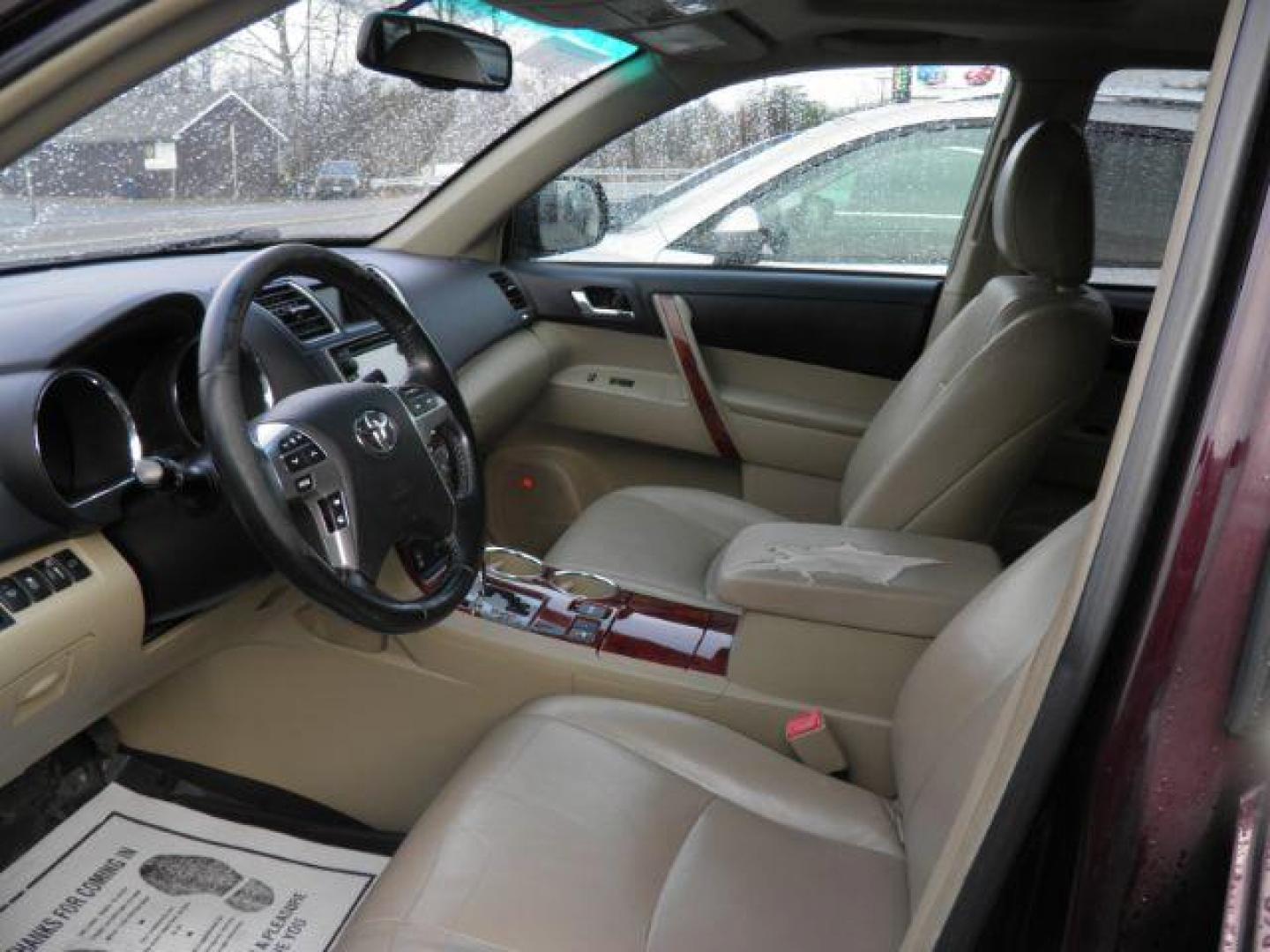 2013 Burgundy Toyota Highlander Limited V6 (5TDDK3EHXDS) with an 3.5L V6 engine, AT transmission, located at 15520 McMullen Hwy SW, Belair, MD, 21502, (301) 729-3700, 39.581375, -78.846451 - Photo#1