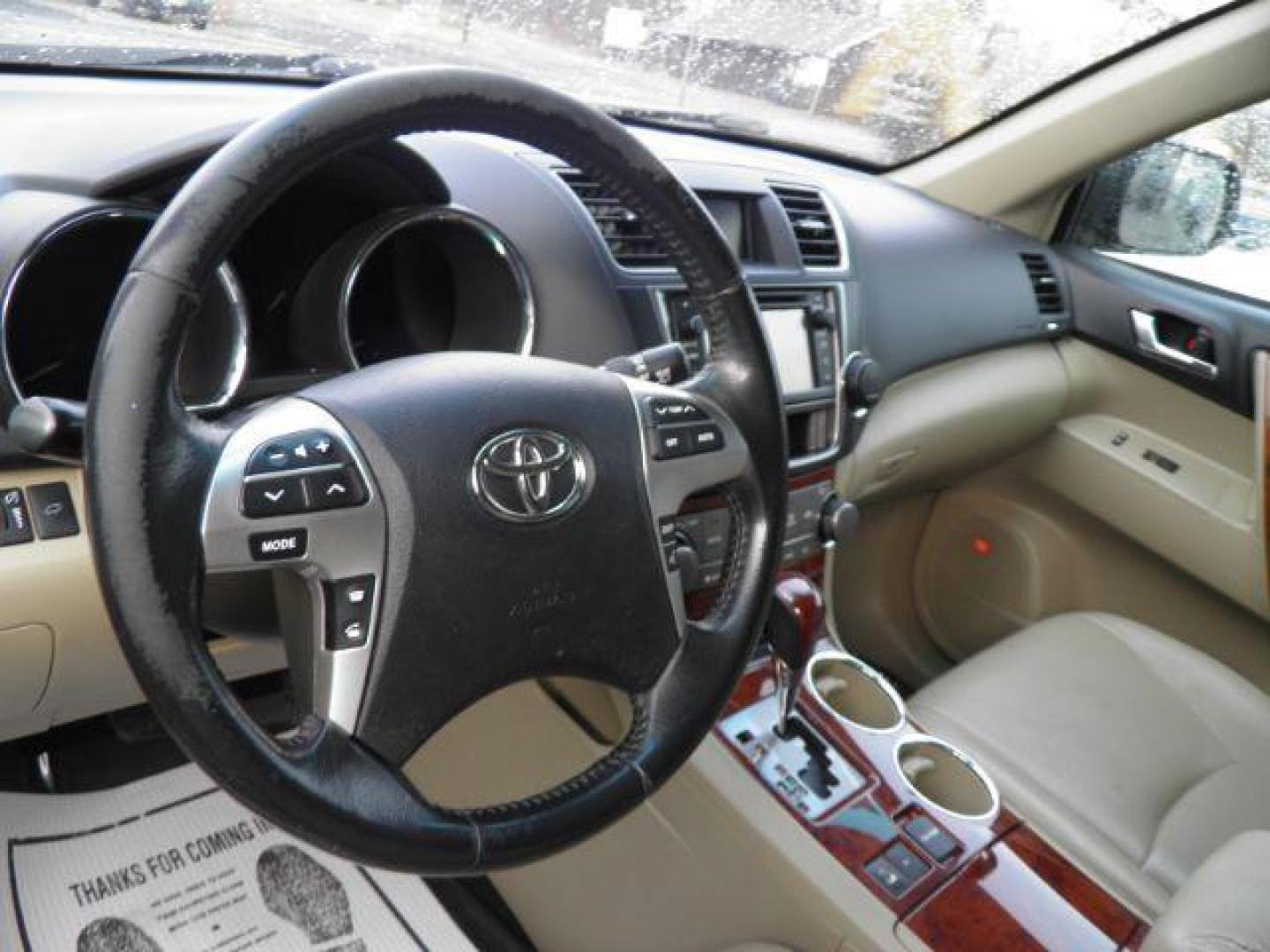 2013 Burgundy Toyota Highlander Limited V6 (5TDDK3EHXDS) with an 3.5L V6 engine, AT transmission, located at 15520 McMullen Hwy SW, Belair, MD, 21502, (301) 729-3700, 39.581375, -78.846451 - Photo#2
