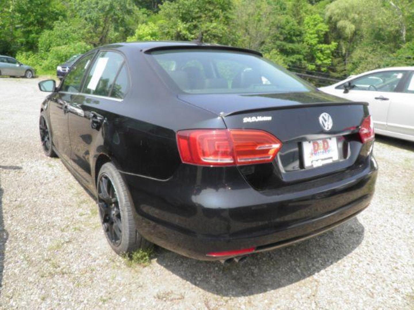 2013 Black Volkswagen Jetta SEL PZEV (3VWLP7AJXDM) with an 2.5L I5 engine, AT transmission, located at 15520 McMullen Hwy SW, Belair, MD, 21502, (301) 729-3700, 39.581375, -78.846451 - Photo#4