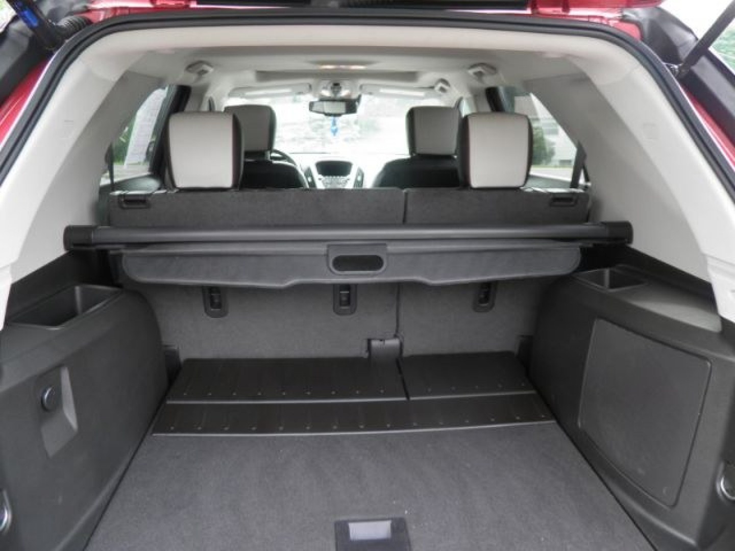 2014 RED Chevrolet Equinox LTZ (2GNFLHE3XE6) with an 2.4L L4 engine, AT transmission, located at 19521 New George's Creek Rd SW, Barton, MD, 21521, (301) 463-2404, 39.524323, -79.017906- Photo#4