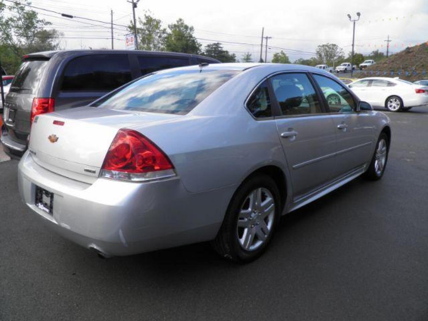 2014 Silver Chevrolet Impala Limited LT (2G1WB5E33E1) with an 3.6L V6 engine, AT transmission, located at 15520 McMullen Hwy SW, Belair, MD, 21502, (301) 729-3700, 39.581375, -78.846451 - Photo#4
