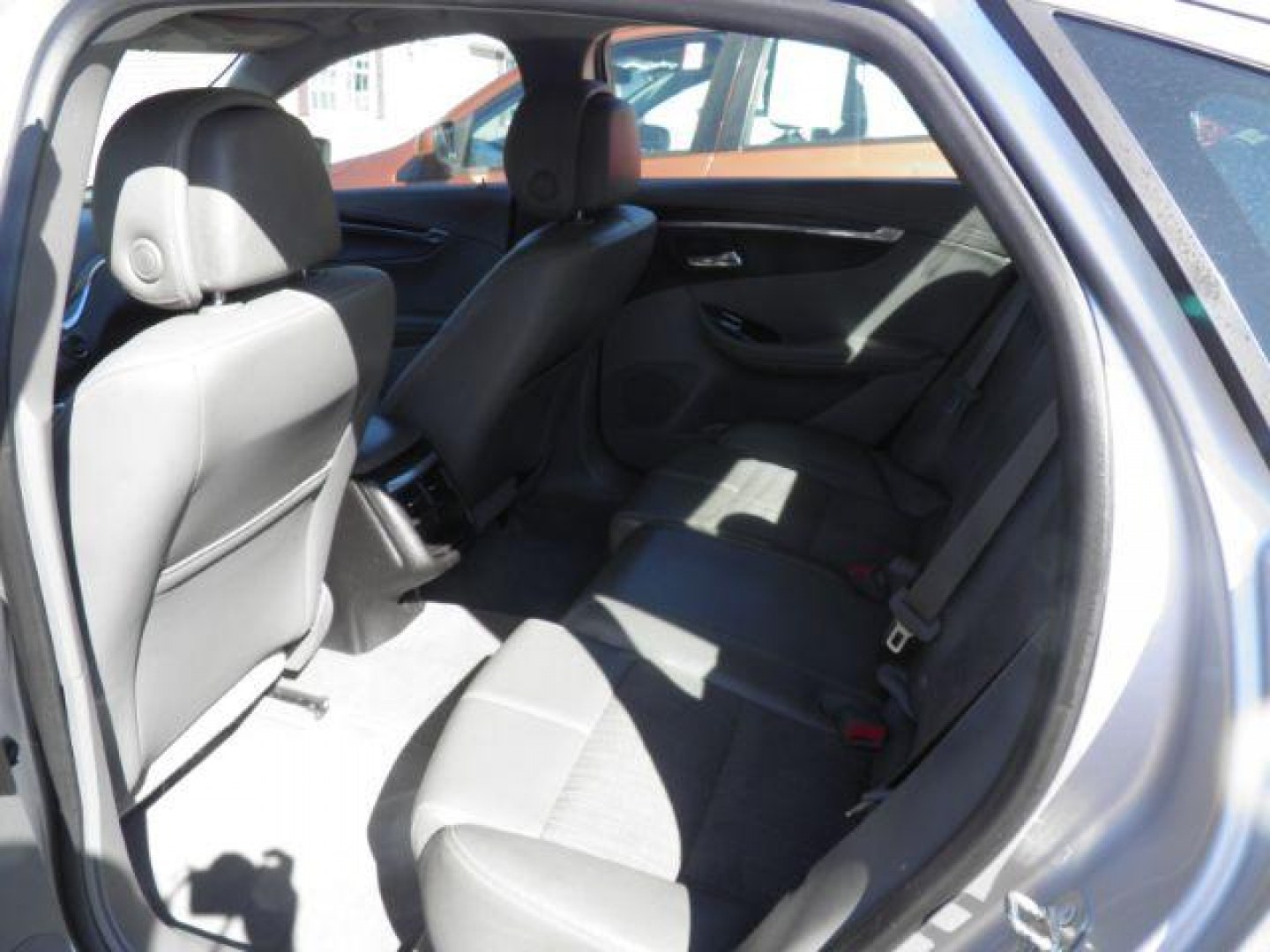 2014 SILVER Chevrolet Impala 2LT (2G1125S39E9) with an 3.6L V6 engine, AT transmission, located at 19521 New George's Creek Rd SW, Barton, MD, 21521, (301) 463-2404, 39.524323, -79.017906 - Photo#3