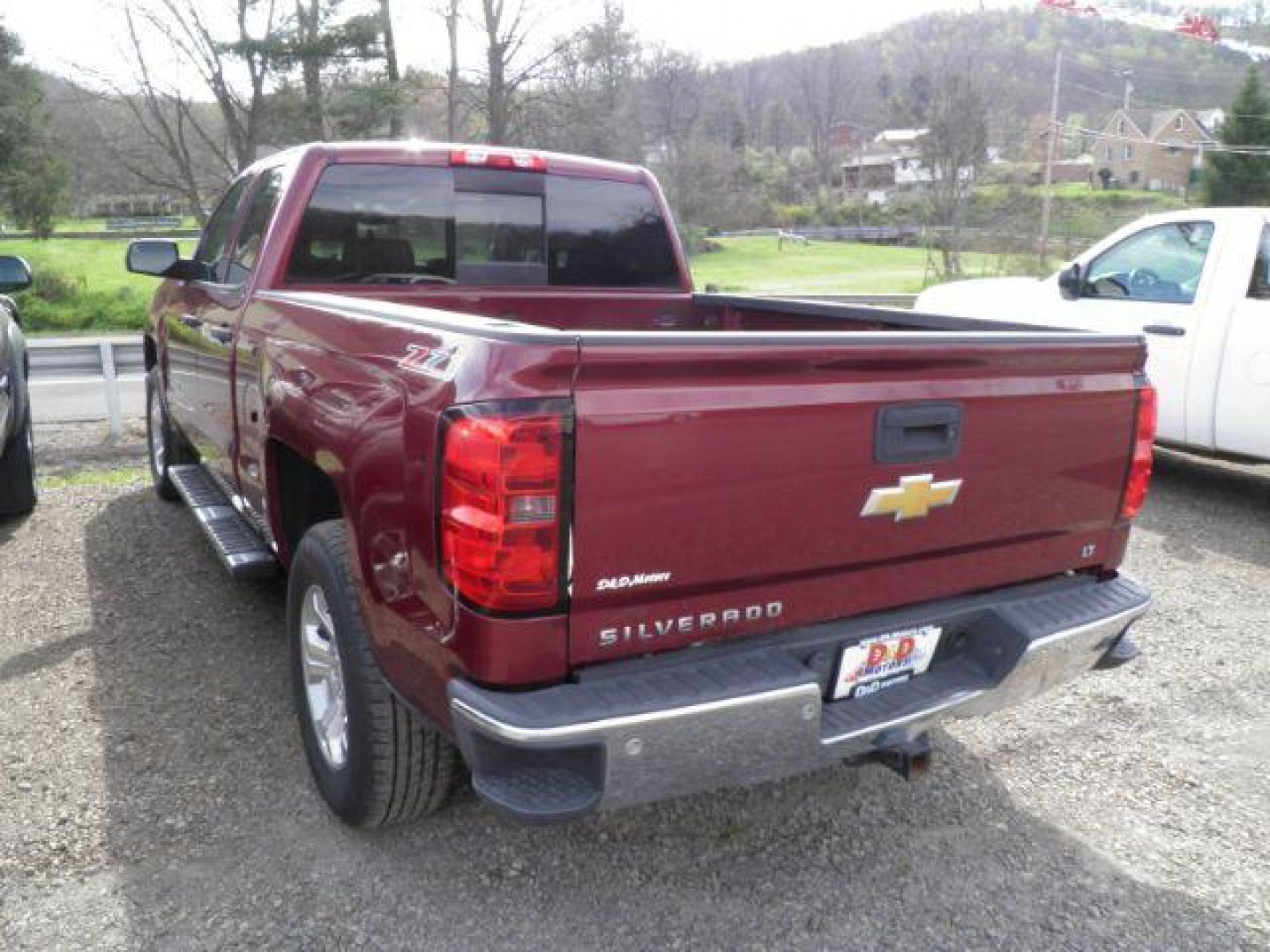 2014 RED Chevrolet Silverado 1500 2LT (1GCVKREC9EZ) with an 5.3L V8 engine, located at 15520 McMullen Hwy SW, Belair, MD, 21502, (301) 729-3700, 39.581375, -78.846451 - Photo#4
