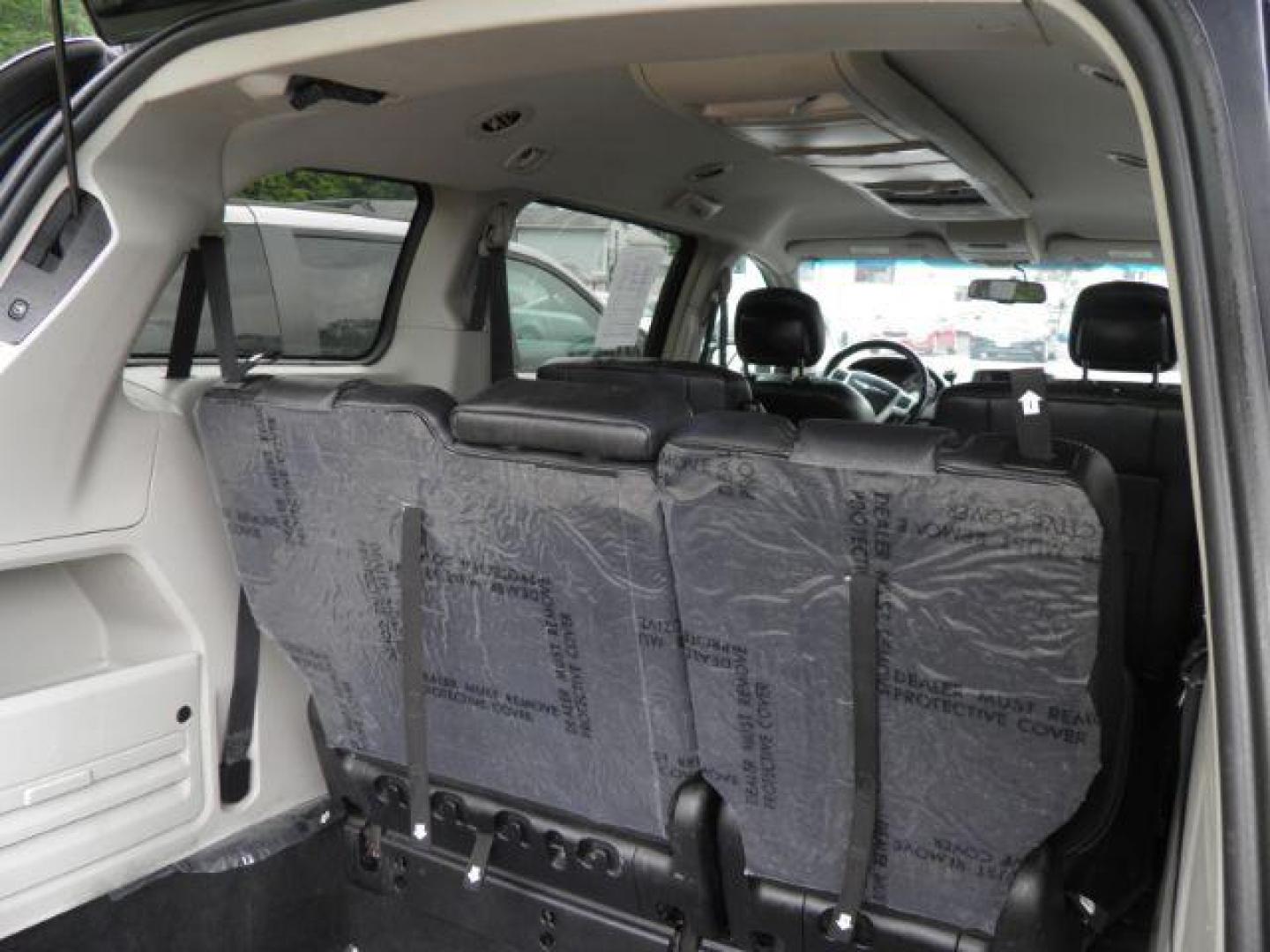 2014 Gray Chrysler Town and Country Touring (2C4RC1BG1ER) with an 3.6L V6 engine, AT transmission, located at 19521 New George's Creek Rd SW, Barton, MD, 21521, (301) 463-2404, 39.524323, -79.017906 - Photo#4