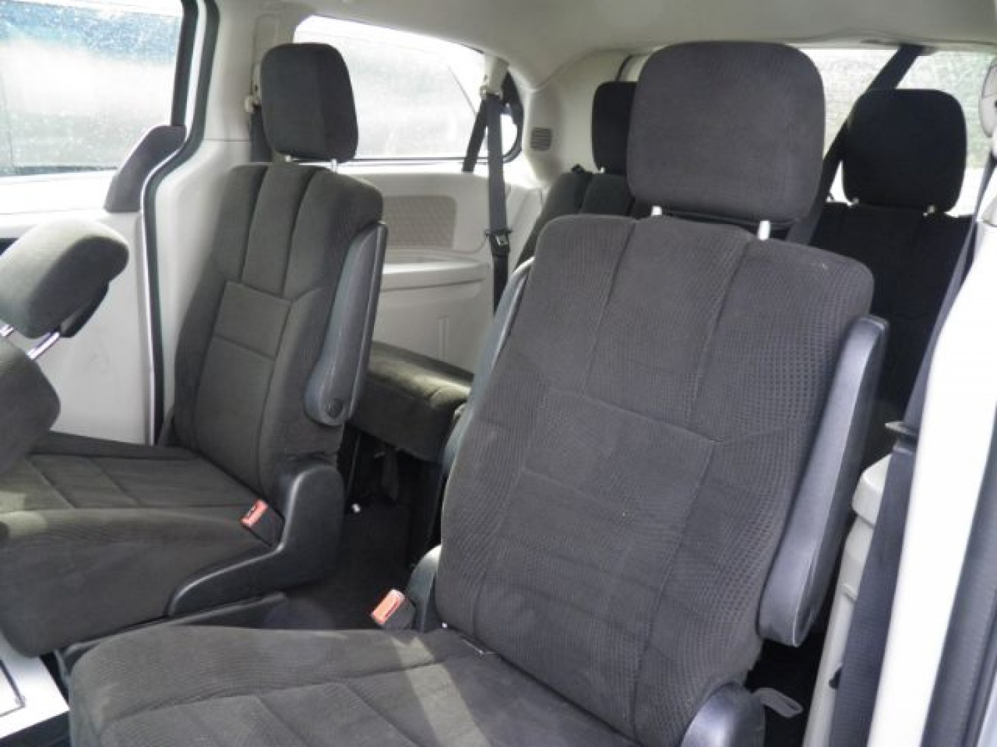 2014 White Dodge Grand Caravan SE (2C4RDGBG0ER) with an 3.6L V6 engine, AT transmission, located at 19521 New George's Creek Rd SW, Barton, MD, 21521, (301) 463-2404, 39.524323, -79.017906- Photo#3