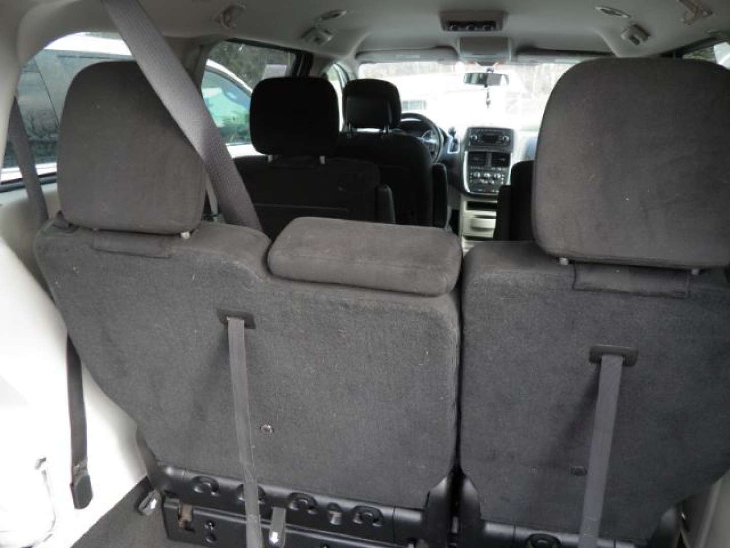 2014 White Dodge Grand Caravan SE (2C4RDGBG0ER) with an 3.6L V6 engine, AT transmission, located at 19521 New George's Creek Rd SW, Barton, MD, 21521, (301) 463-2404, 39.524323, -79.017906- Photo#4