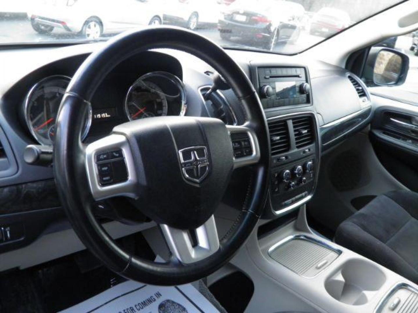 2014 Gray Dodge Grand Caravan SXT (2C4RDGCG6ER) with an 3.6L V6 engine, AT transmission, located at 15520 McMullen Hwy SW, Belair, MD, 21502, (301) 729-3700, 39.581375, -78.846451 - Photo#2