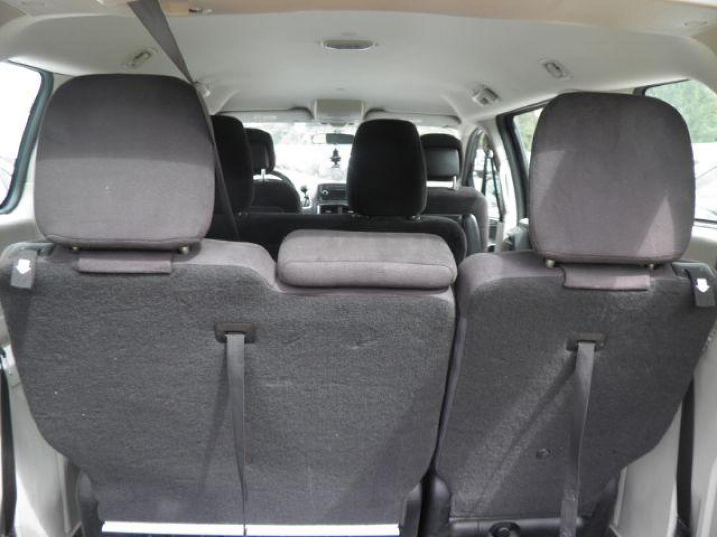 2014 BLUE Dodge Grand Caravan American Value Pkg (2C4RDGBG0ER) with an 3.6L V6 engine, AT transmission, located at 19521 New George's Creek Rd SW, Barton, MD, 21521, (301) 463-2404, 39.524323, -79.017906 - Photo#4