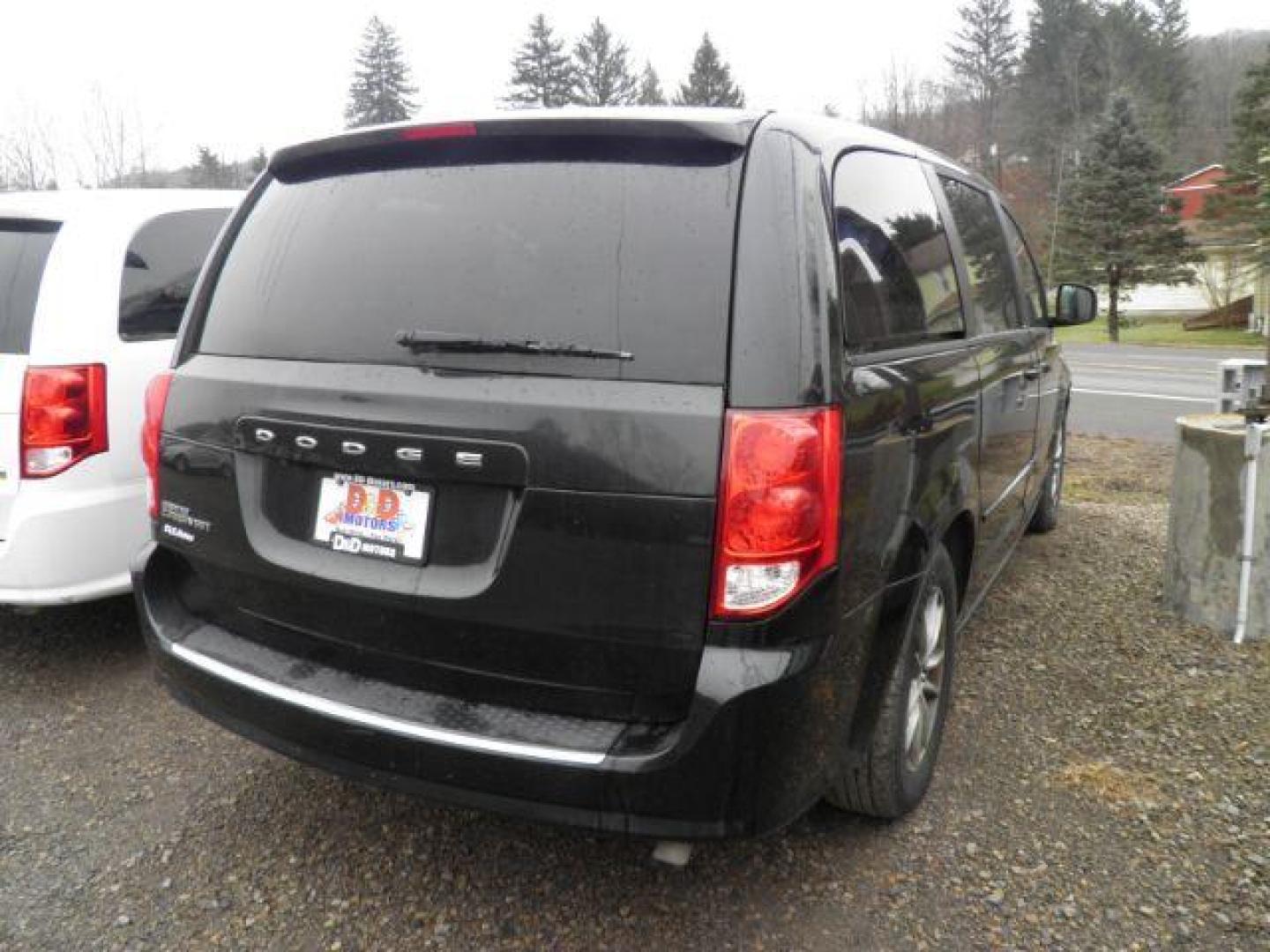 2014 BLACK Dodge Grand Caravan SE (2C4RDGBG3ER) with an 3.6l V6 engine, AT transmission, located at 15520 McMullen Hwy SW, Belair, MD, 21502, (301) 729-3700, 39.581375, -78.846451 - Photo#5