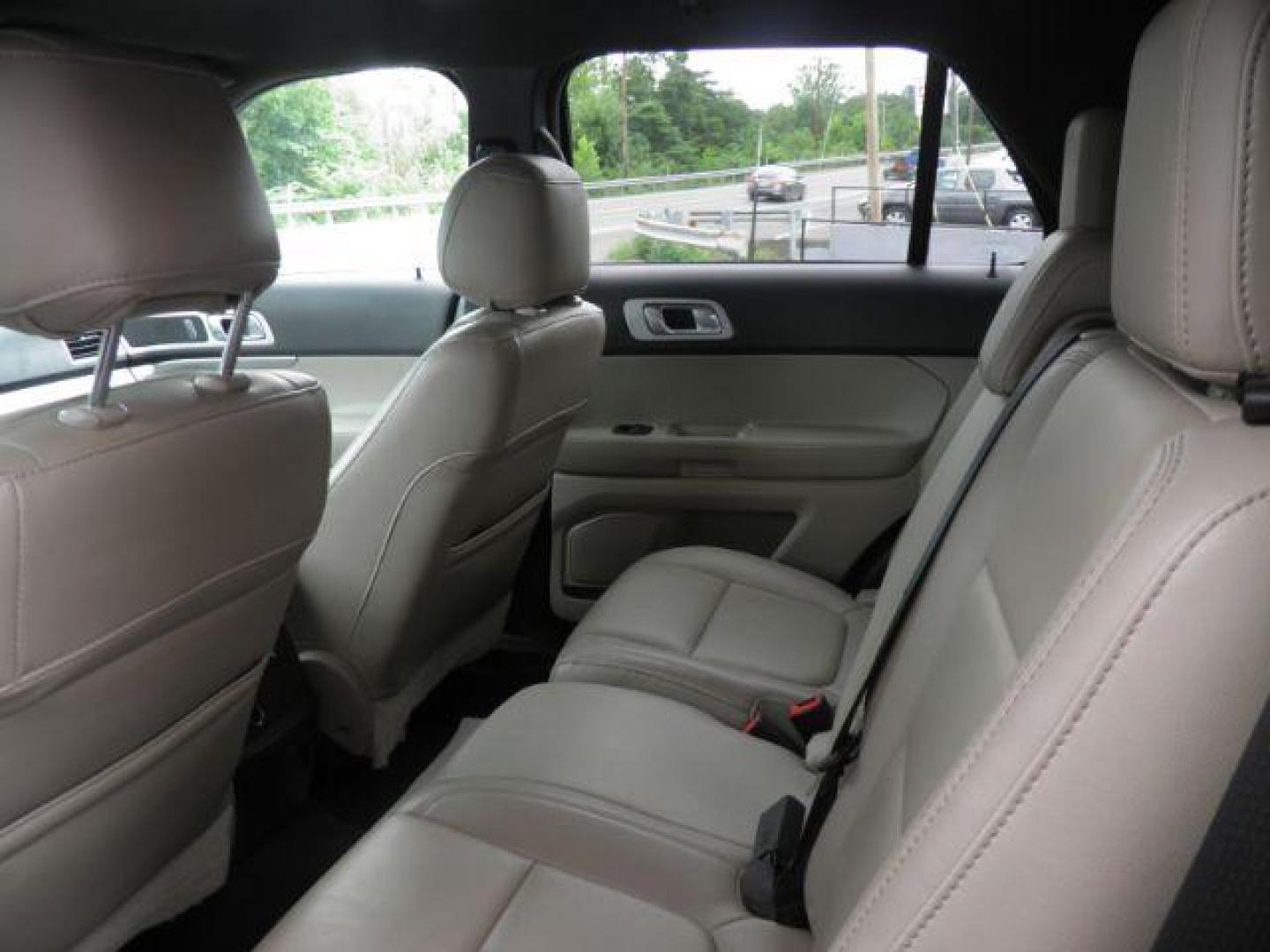 2014 Black Ford Explorer XLT (1FM5K8D81EG) with an 3.5L V6 engine, AT transmission, located at 15520 McMullen Hwy SW, Belair, MD, 21502, (301) 729-3700, 39.581375, -78.846451 - Photo#3