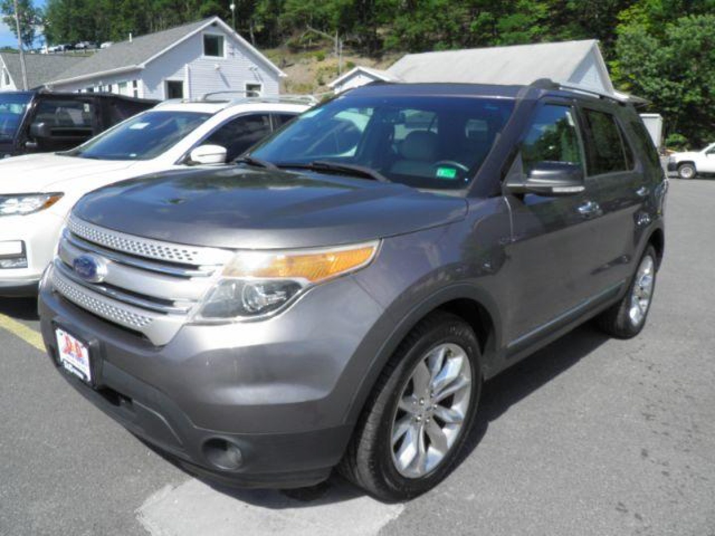 2014 GRAY Ford Explorer XLT (1FM5K8D87EG) with an 3.5L V6 engine, AT transmission, located at 19521 New George's Creek Rd SW, Barton, MD, 21521, (301) 463-2404, 39.524323, -79.017906- Photo#0