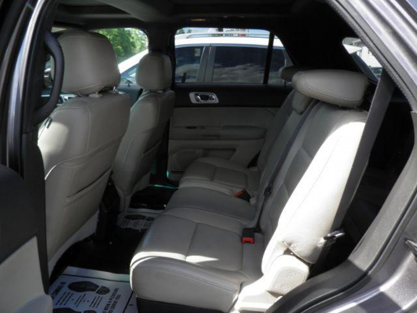 2014 GRAY Ford Explorer XLT (1FM5K8D87EG) with an 3.5L V6 engine, AT transmission, located at 19521 New George's Creek Rd SW, Barton, MD, 21521, (301) 463-2404, 39.524323, -79.017906- Photo#3