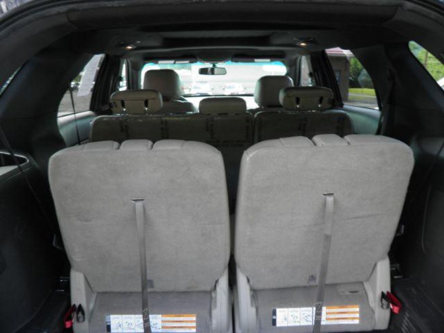 2014 GRAY Ford Explorer XLT (1FM5K8D87EG) with an 3.5L V6 engine, AT transmission, located at 19521 New George's Creek Rd SW, Barton, MD, 21521, (301) 463-2404, 39.524323, -79.017906- Photo#5