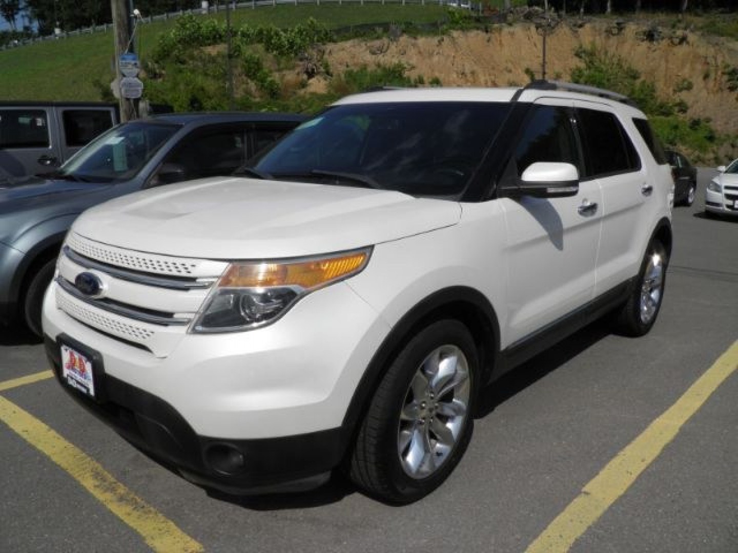 2014 WHITE Ford Explorer Limited (1FM5K8F81EG) with an 3.7L V6 engine, AT transmission, located at 15520 McMullen Hwy SW, Belair, MD, 21502, (301) 729-3700, 39.581375, -78.846451- Photo#0