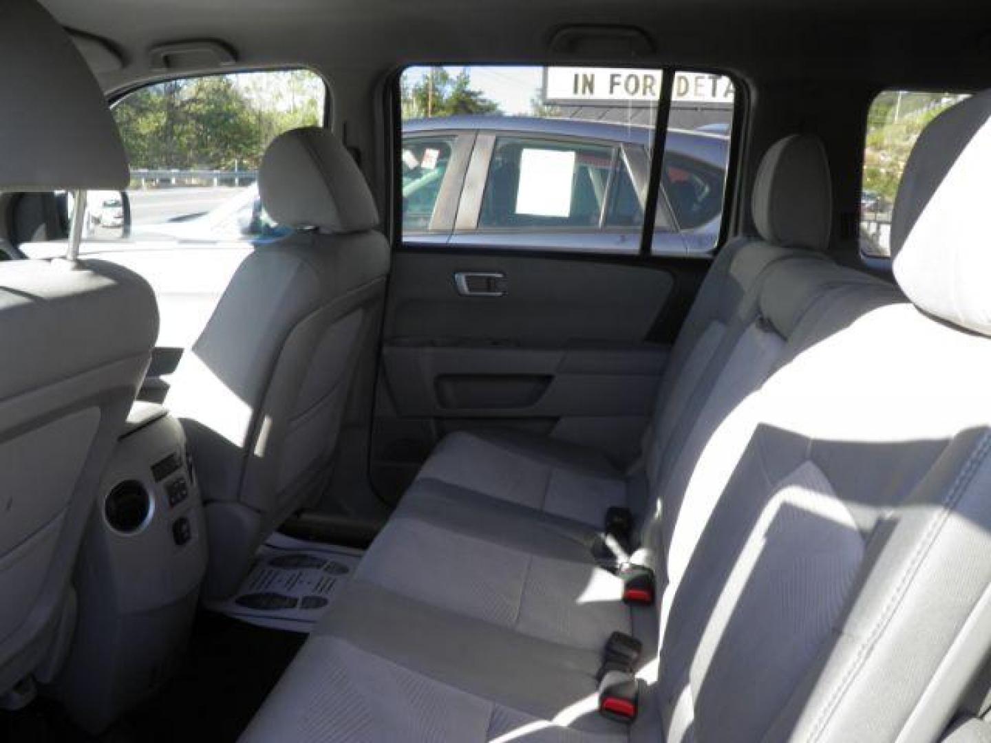 2014 Silver Honda Pilot LX (5FNYF3H20EB) with an 3.5L V6 engine, AT transmission, located at 15520 McMullen Hwy SW, Belair, MD, 21502, (301) 729-3700, 39.581375, -78.846451 - Photo#3