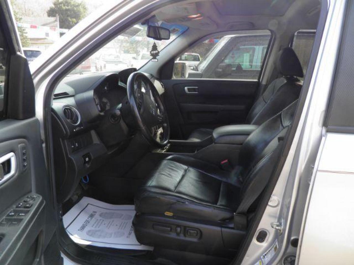 2014 SILVER Honda Pilot Touring 4WD 5-Spd AT with DVD (5FNYF4H94EB) with an 3.5L V6 engine, AT transmission, located at 19521 New George's Creek Rd SW, Barton, MD, 21521, (301) 463-2404, 39.524323, -79.017906 - Photo#1