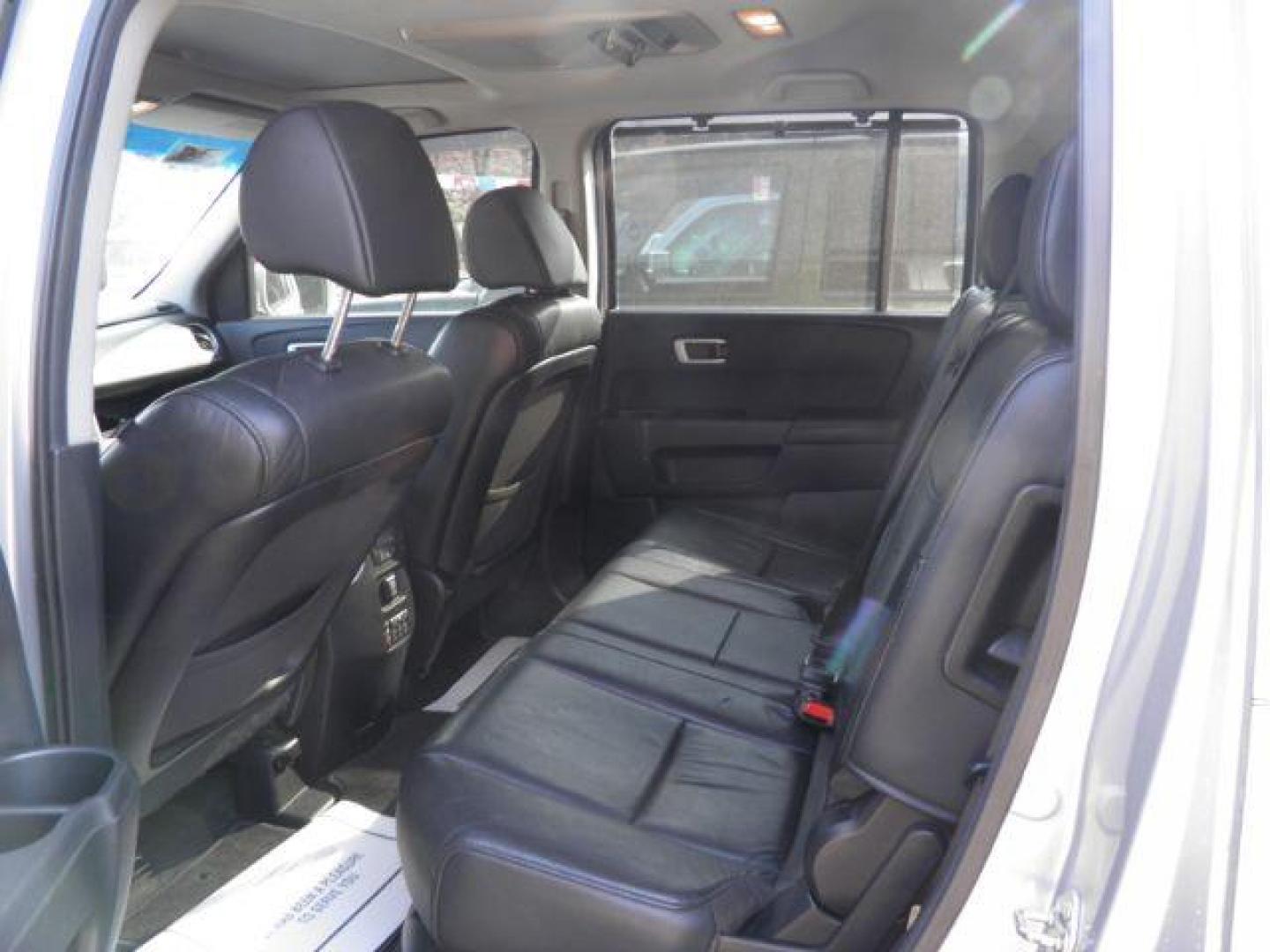 2014 SILVER Honda Pilot Touring 4WD 5-Spd AT with DVD (5FNYF4H94EB) with an 3.5L V6 engine, AT transmission, located at 19521 New George's Creek Rd SW, Barton, MD, 21521, (301) 463-2404, 39.524323, -79.017906 - Photo#3