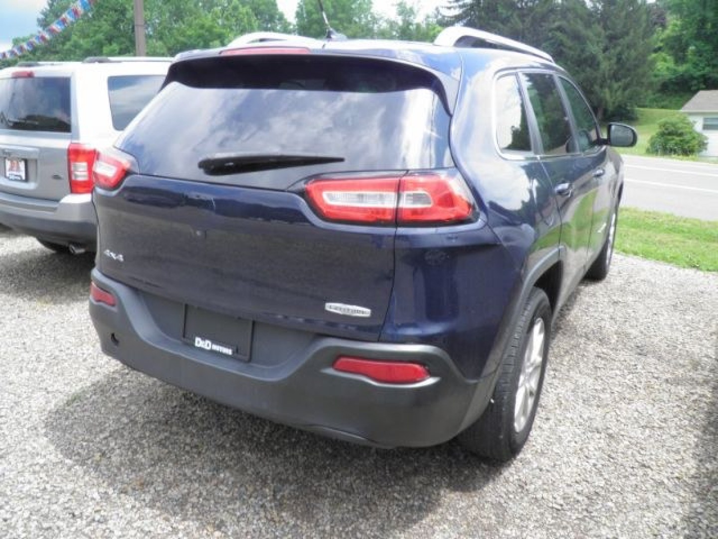 2014 BLUE Jeep Cherokee Latitude (1C4PJMCB3EW) with an 2.4L L4 engine, AT transmission, located at 19521 New George's Creek Rd SW, Barton, MD, 21521, (301) 463-2404, 39.524323, -79.017906- Photo#5
