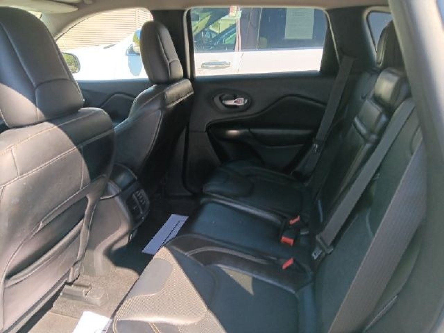 2014 WHITE Jeep Cherokee Limited (1C4PJMDB8EW) with an 3.2L V6 engine, AT transmission, located at 19521 New George's Creek Rd SW, Barton, MD, 21521, (301) 463-2404, 39.524323, -79.017906- Photo#2
