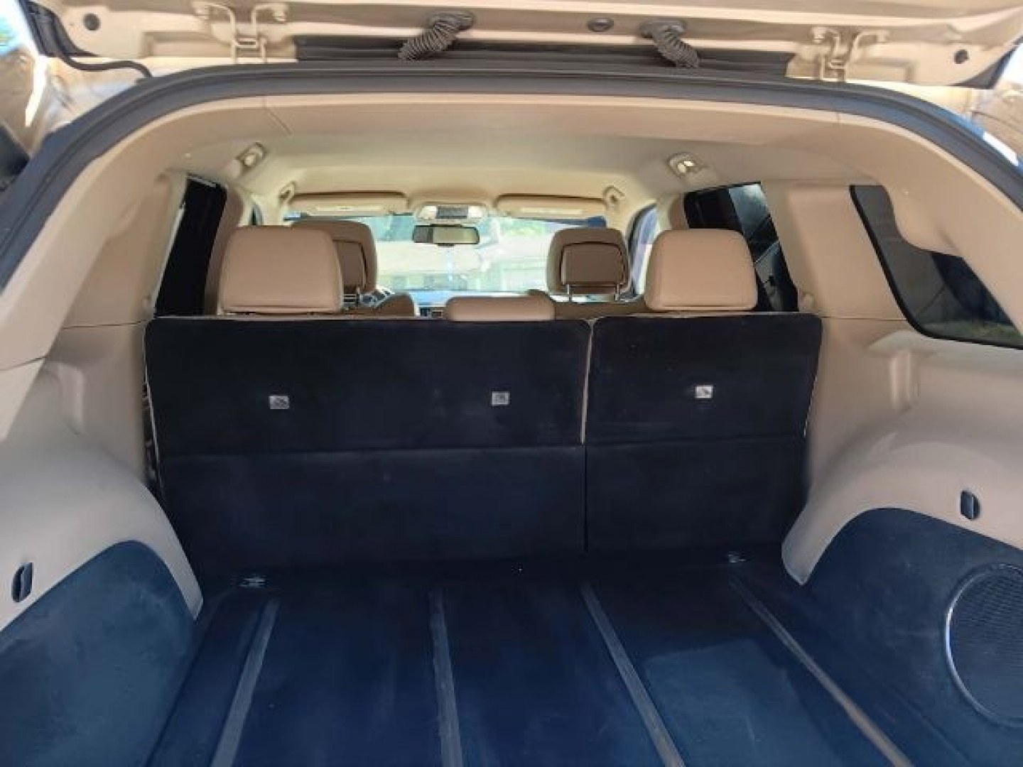 2014 TAN Jeep Grand Cherokee Limited (1C4RJFBG2EC) with an 3.6L V6 engine, AT transmission, located at 19521 New George's Creek Rd SW, Barton, MD, 21521, (301) 463-2404, 39.524323, -79.017906- Photo#3