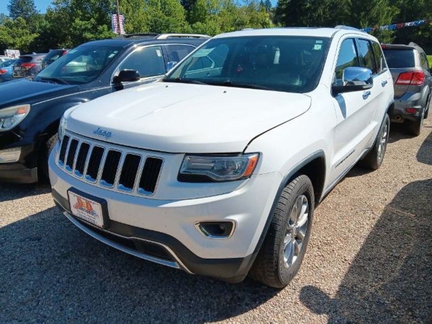 2014 WHITE Jeep Grand Cherokee Limited (1C4RJFBG3EC) with an 3.6L V6 engine, AT transmission, located at 19521 New George's Creek Rd SW, Barton, MD, 21521, (301) 463-2404, 39.524323, -79.017906- Photo#0