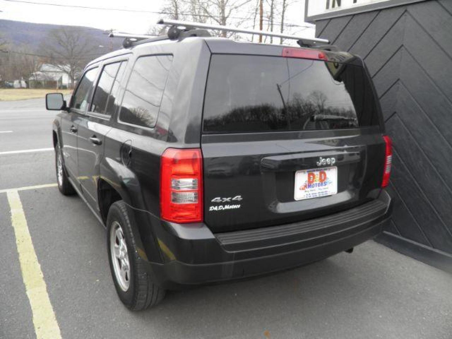 2014 Gray Jeep Patriot Sport (1C4NJRBB1ED) with an 2.4L I4 engine, AT transmission, located at 19521 New George's Creek Rd SW, Barton, MD, 21521, (301) 463-2404, 39.524323, -79.017906 - Photo#5
