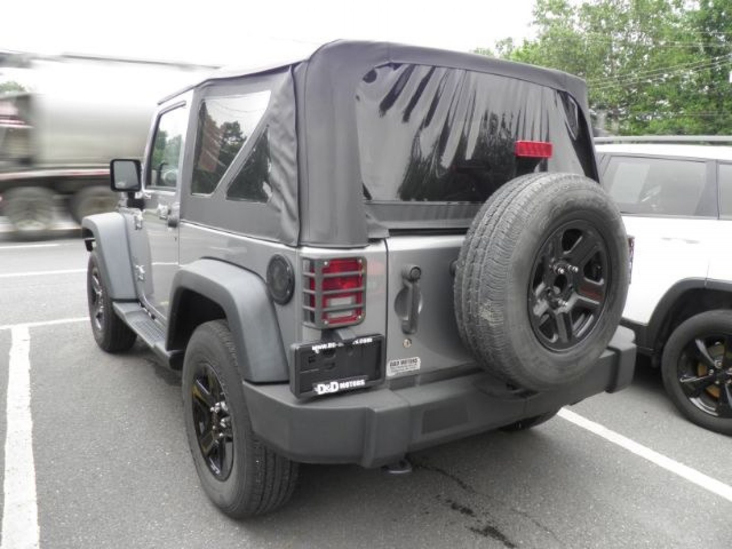 2014 SILVER Jeep Wrangler Sport (1C4AJWAG7EL) with an 3.6L V6 engine, AT transmission, located at 15520 McMullen Hwy SW, Belair, MD, 21502, (301) 729-3700, 39.581375, -78.846451- Photo#5
