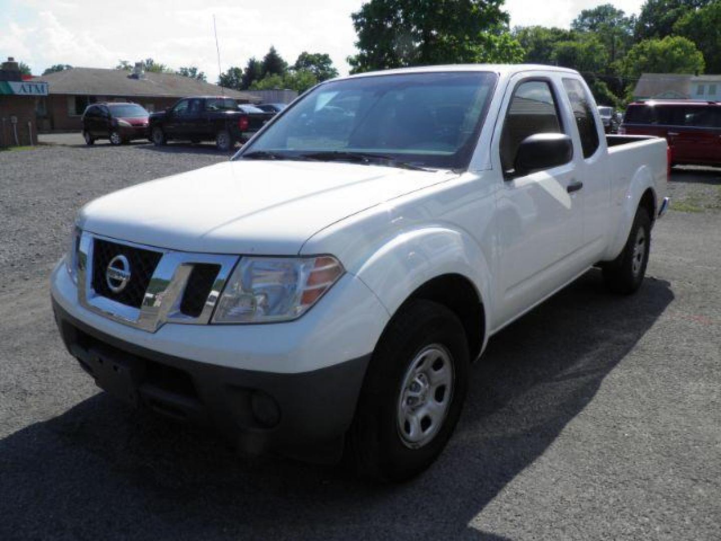 2014 WHITE Nissan Frontier S King Cab 5AT 2WD (1N6BD0CT0EN) with an 2.5 L4 engine, AT transmission, located at 19521 New George's Creek Rd SW, Barton, MD, 21521, (301) 463-2404, 39.524323, -79.017906 - Photo#0