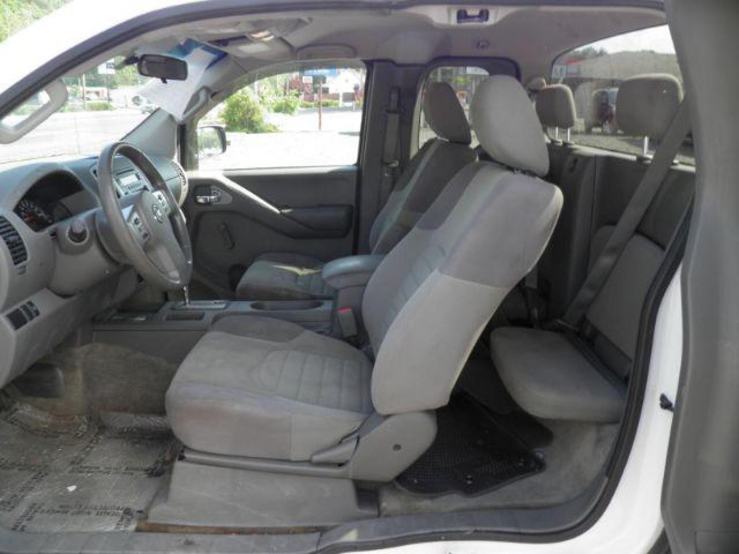 2014 WHITE Nissan Frontier S King Cab 5AT 2WD (1N6BD0CT0EN) with an 2.5 L4 engine, AT transmission, located at 19521 New George's Creek Rd SW, Barton, MD, 21521, (301) 463-2404, 39.524323, -79.017906 - Photo#1