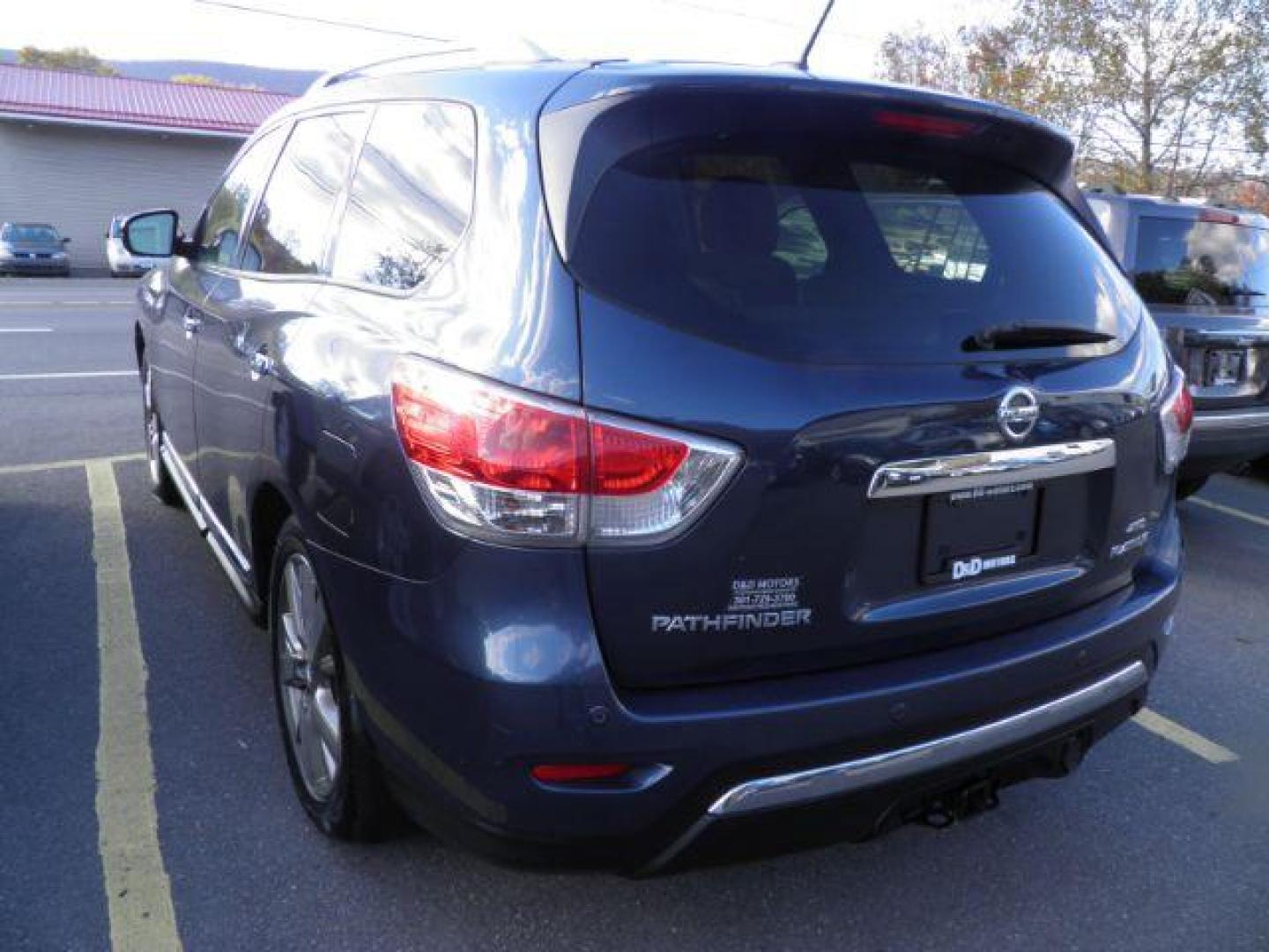 2014 Blue Nissan Pathfinder Platinum 4WD (5N1AR2MM6EC) with an 3.5L V6 engine, AT transmission, located at 15520 McMullen Hwy SW, Belair, MD, 21502, (301) 729-3700, 39.581375, -78.846451 - Photo#6