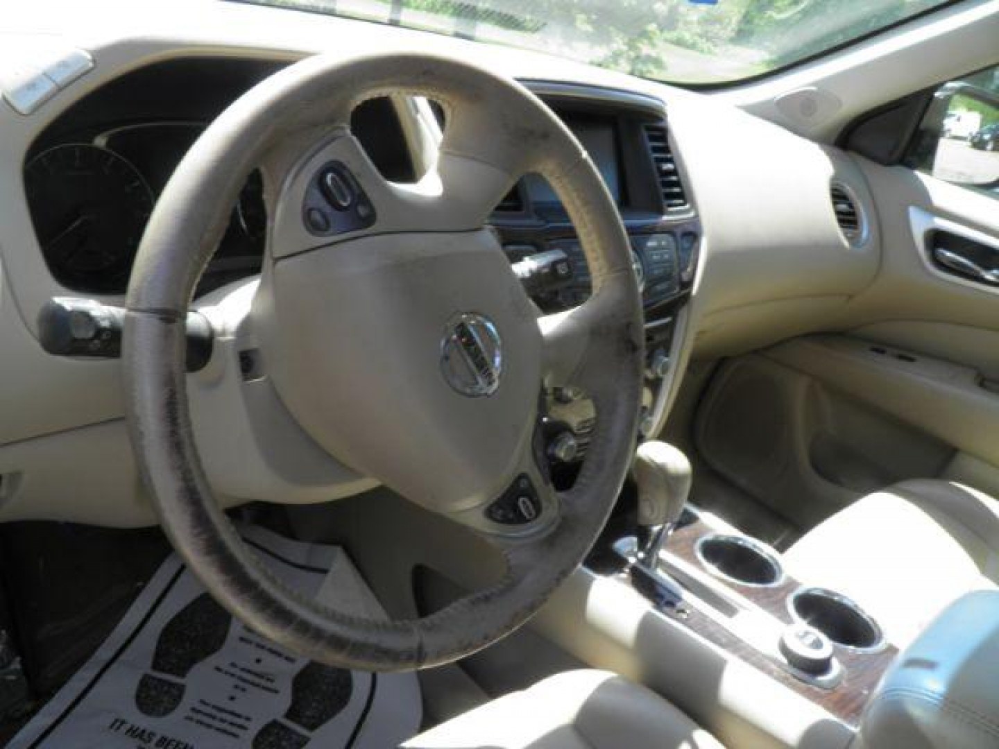 2014 WHITE Nissan Pathfinder SL (5N1AR2MMXEC) with an 3.5L V6 engine, located at 19521 New George's Creek Rd SW, Barton, MD, 21521, (301) 463-2404, 39.524323, -79.017906- Photo#2
