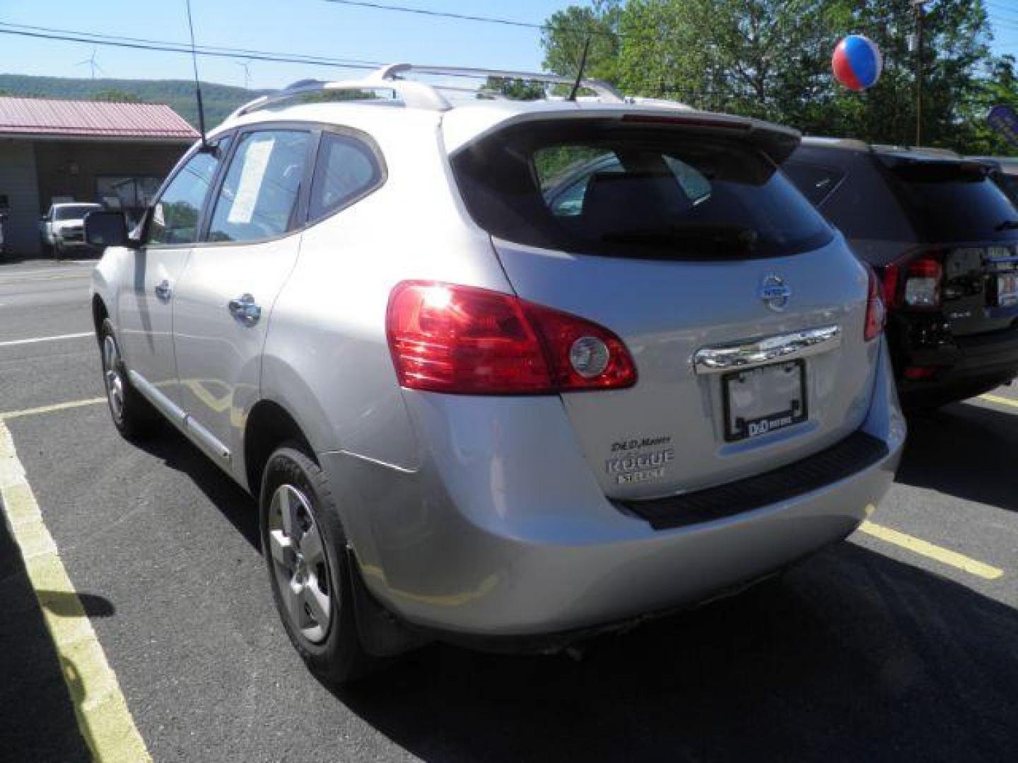 2014 SILVER Nissan Rogue Select S AWD (JN8AS5MV8EW) with an 2.5 L4 engine, AT transmission, located at 19521 New George's Creek Rd SW, Barton, MD, 21521, (301) 463-2404, 39.524323, -79.017906 - Photo#5