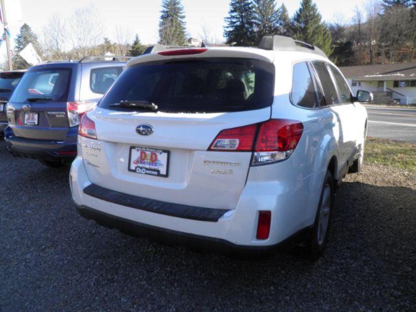 2014 WHITE Subaru Outback 2.5I Premium (4S4BRBCC2E1) with an 2.5 L4 engine, MAN transmission, located at 15520 McMullen Hwy SW, Belair, MD, 21502, (301) 729-3700, 39.581375, -78.846451 - Photo#5