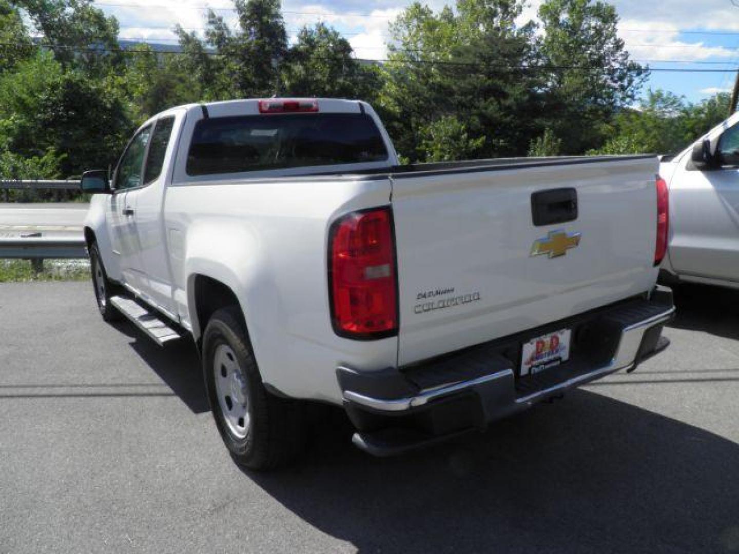 2015 White Chevrolet Colorado WT (1GCHTAEA2F1) with an 2.5L I4 engine, AT transmission, located at 15520 McMullen Hwy SW, Belair, MD, 21502, (301) 729-3700, 39.581375, -78.846451 - Photo#3